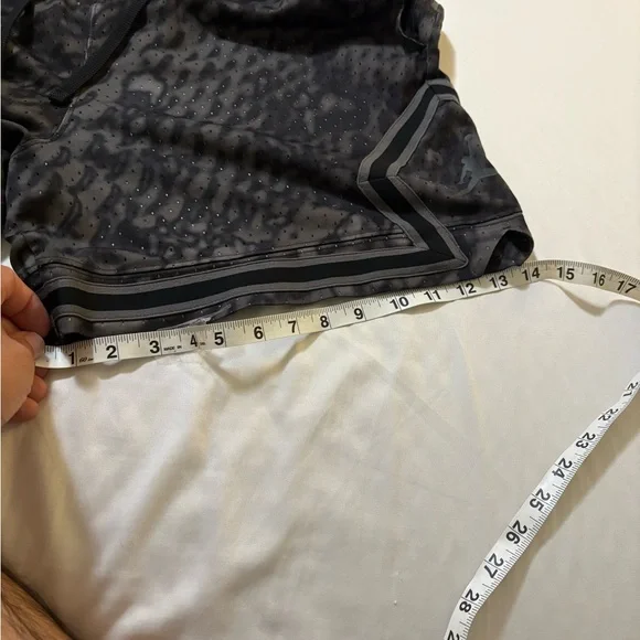Jordan Men's extra large Black Patterned Shorts - Picture 7 of 8